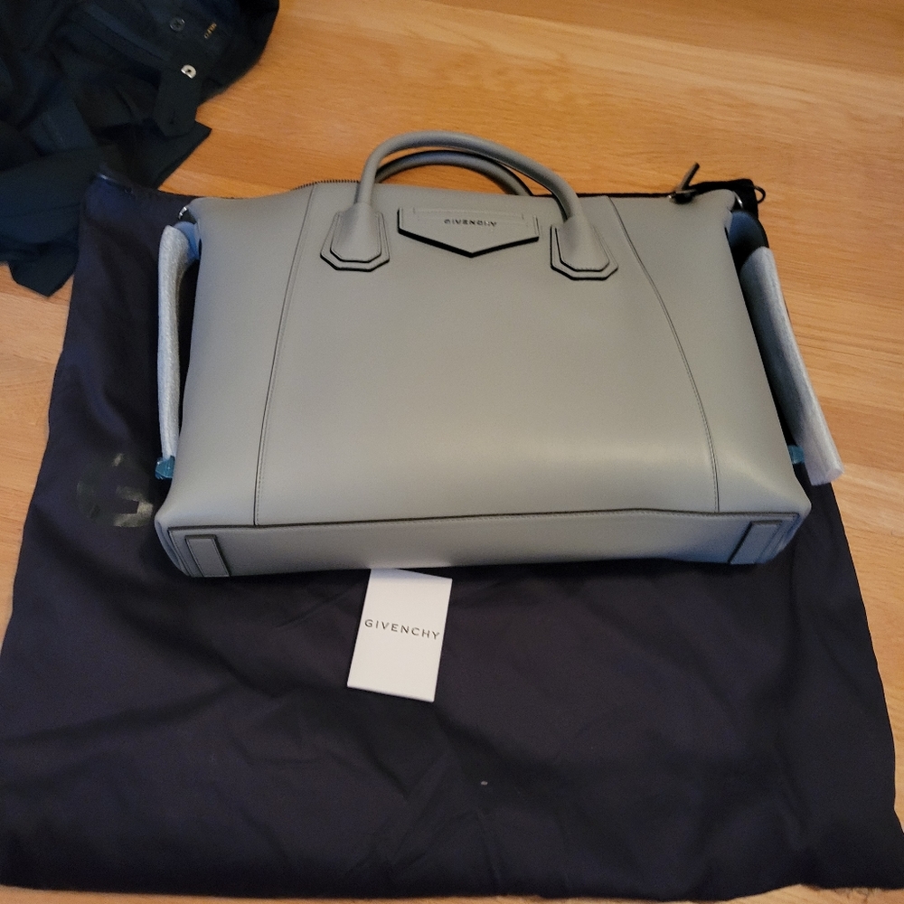 Givenchy medium soft antigona nwt - Picture 8 of 14